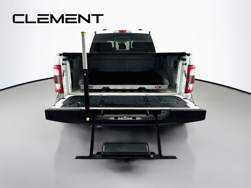 Ford F-150 Vehicle Full-screen Gallery Image 11