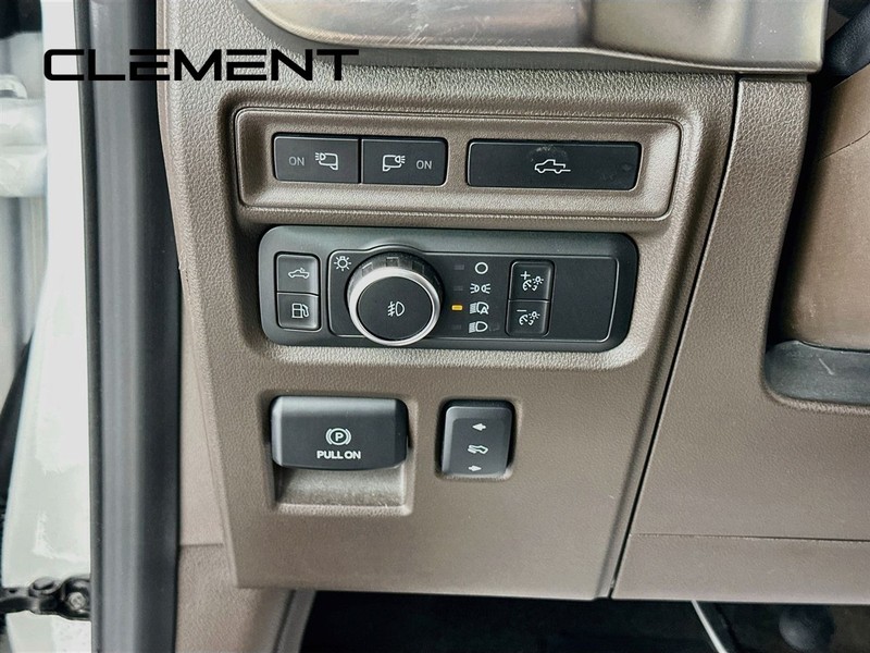 Ford F-150 Vehicle Full-screen Gallery Image 14