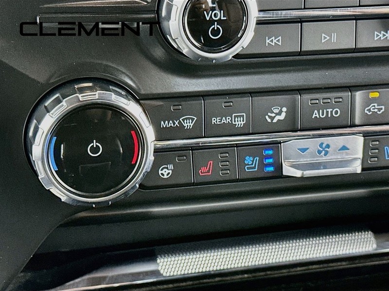 Ford F-150 Vehicle Full-screen Gallery Image 23