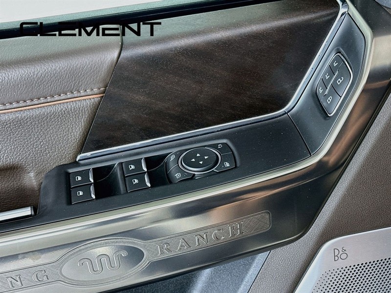 Ford F-150 Vehicle Full-screen Gallery Image 27