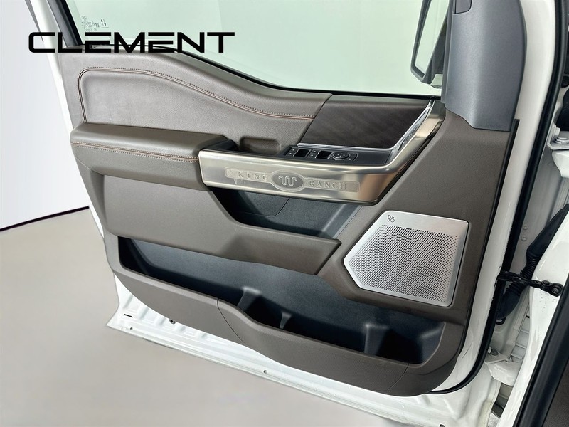 Ford F-150 Vehicle Full-screen Gallery Image 28