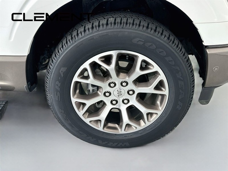 Ford F-150 Vehicle Full-screen Gallery Image 37