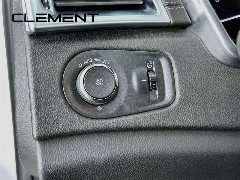 Cadillac SRX Vehicle Full-screen Gallery Image 14