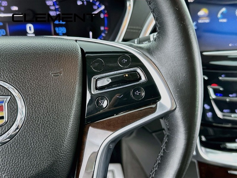 Cadillac SRX Vehicle Full-screen Gallery Image 17