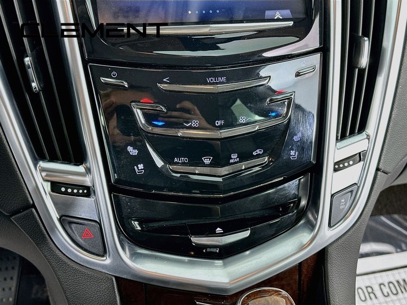 Cadillac SRX Vehicle Full-screen Gallery Image 22