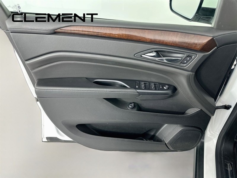 Cadillac SRX Vehicle Full-screen Gallery Image 29