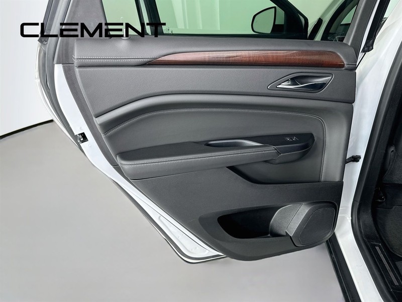 Cadillac SRX Vehicle Full-screen Gallery Image 32