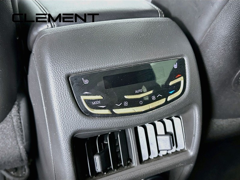 Cadillac SRX Vehicle Full-screen Gallery Image 34