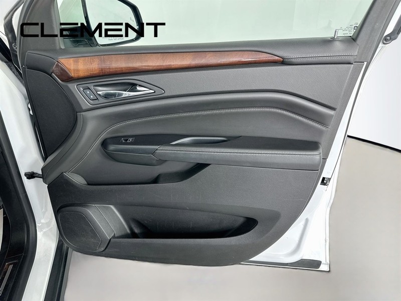 Cadillac SRX Vehicle Full-screen Gallery Image 37