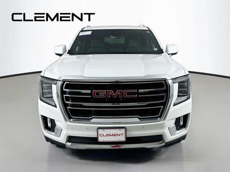 GMC Yukon XL Vehicle Full-screen Gallery Image 3