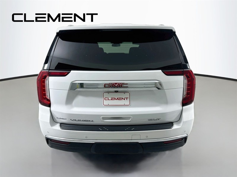 GMC Yukon XL Vehicle Full-screen Gallery Image 8