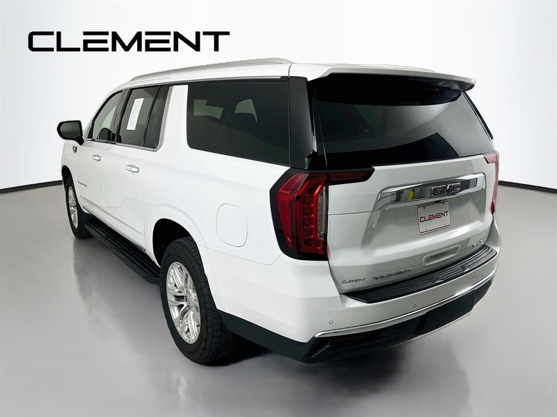 GMC Yukon XL Vehicle Full-screen Gallery Image 10