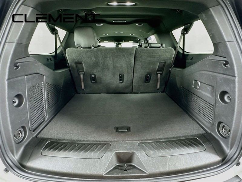 GMC Yukon XL Vehicle Full-screen Gallery Image 11