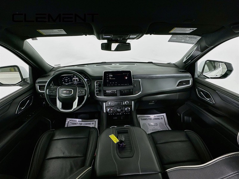 GMC Yukon XL Vehicle Full-screen Gallery Image 12