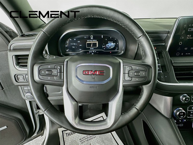 GMC Yukon XL Vehicle Full-screen Gallery Image 15
