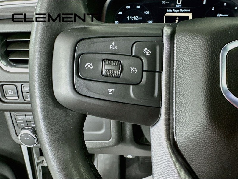GMC Yukon XL Vehicle Full-screen Gallery Image 16