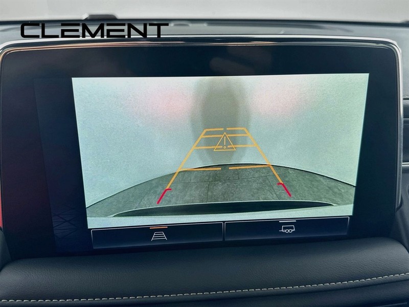 GMC Yukon XL Vehicle Full-screen Gallery Image 20