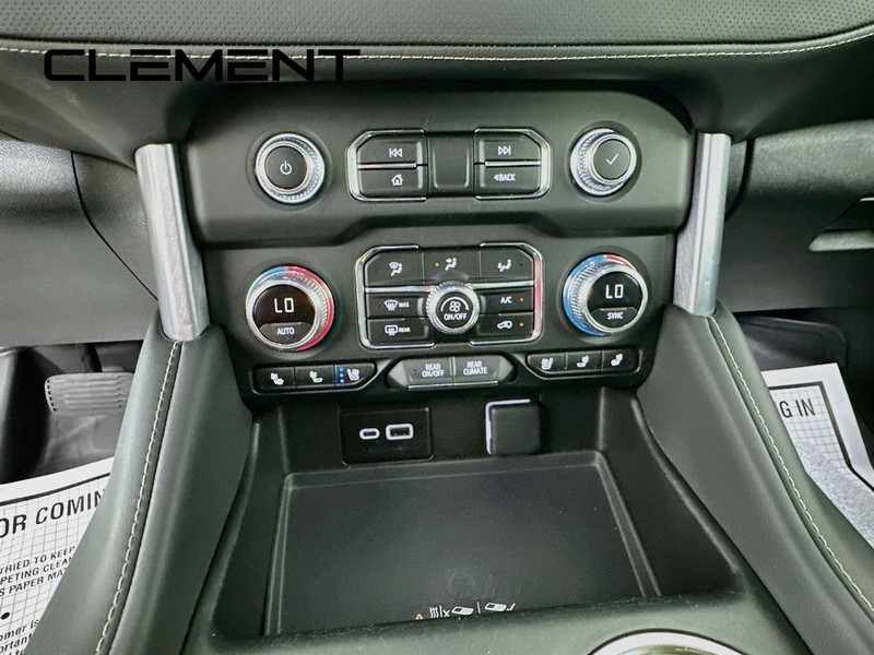 GMC Yukon XL Vehicle Full-screen Gallery Image 22
