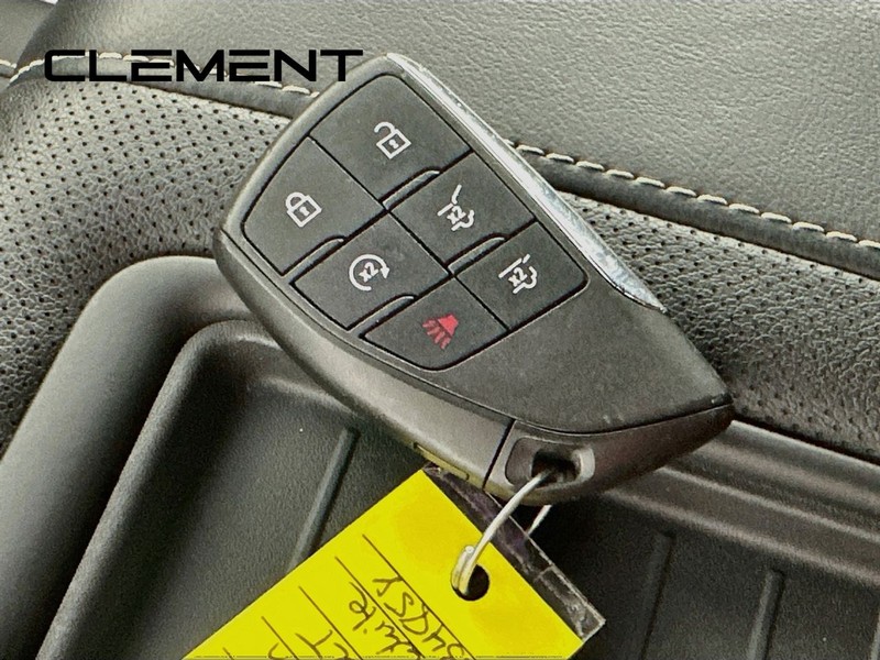 GMC Yukon XL Vehicle Full-screen Gallery Image 24