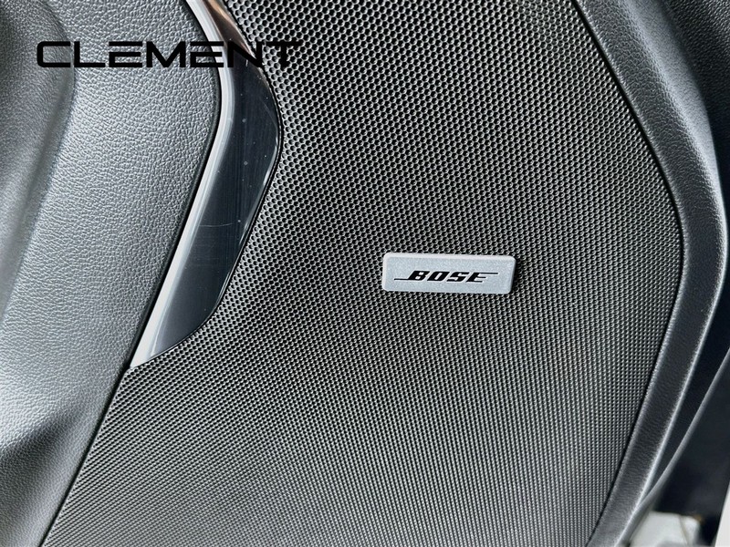 GMC Yukon XL Vehicle Full-screen Gallery Image 26