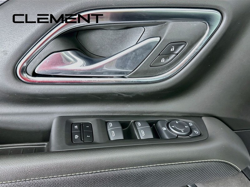 GMC Yukon XL Vehicle Full-screen Gallery Image 27