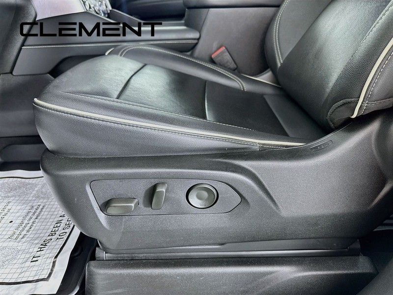 GMC Yukon XL Vehicle Full-screen Gallery Image 29