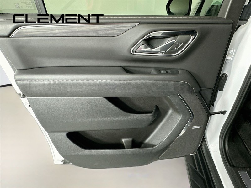 GMC Yukon XL Vehicle Full-screen Gallery Image 31