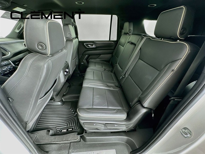GMC Yukon XL Vehicle Full-screen Gallery Image 32
