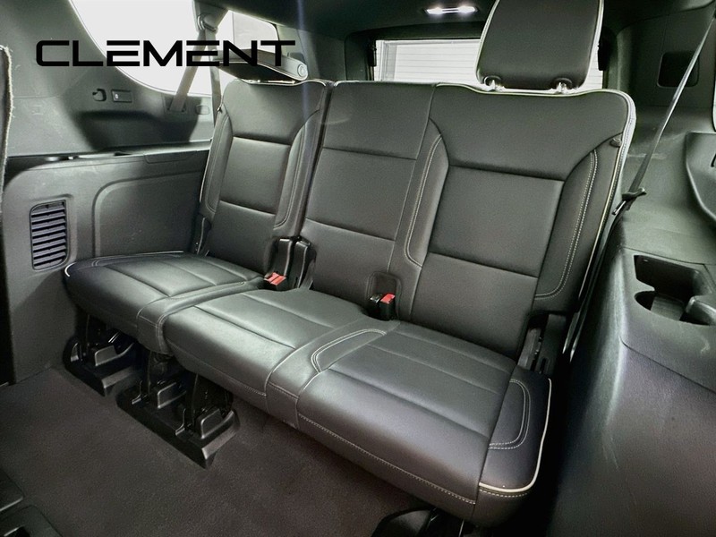 GMC Yukon XL Vehicle Full-screen Gallery Image 33