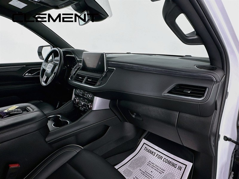 GMC Yukon XL Vehicle Full-screen Gallery Image 36