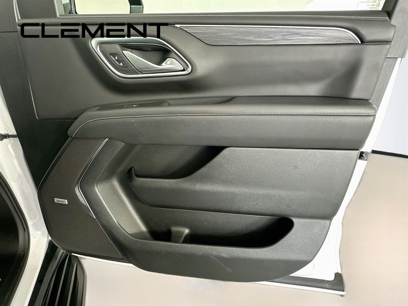 GMC Yukon XL Vehicle Full-screen Gallery Image 37