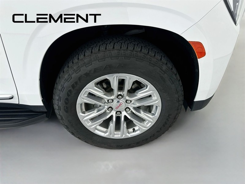 GMC Yukon XL Vehicle Full-screen Gallery Image 38