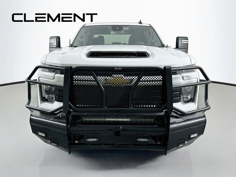 Chevrolet Silverado 2500HD Vehicle Full-screen Gallery Image 3