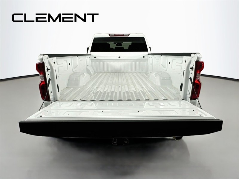 Chevrolet Silverado 2500HD Vehicle Full-screen Gallery Image 11