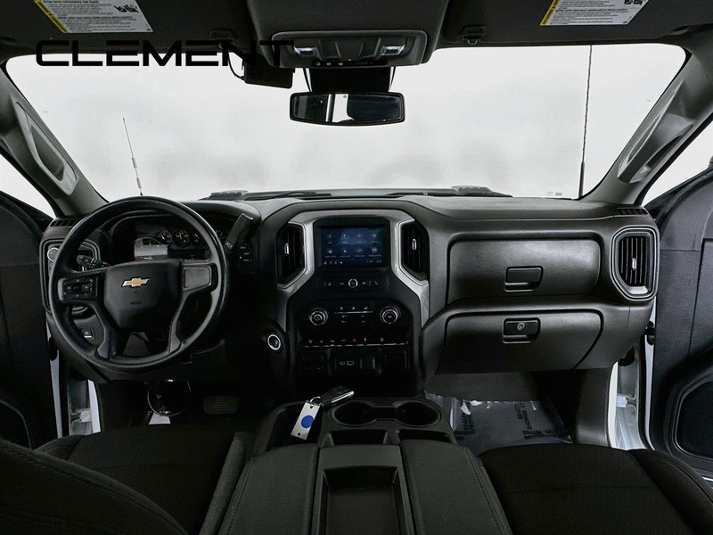 Chevrolet Silverado 2500HD Vehicle Full-screen Gallery Image 12