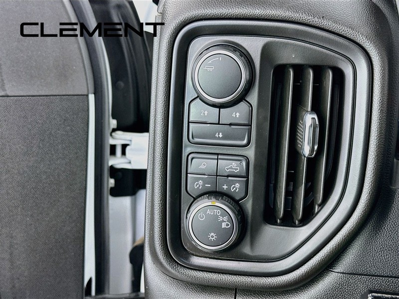 Chevrolet Silverado 2500HD Vehicle Full-screen Gallery Image 14