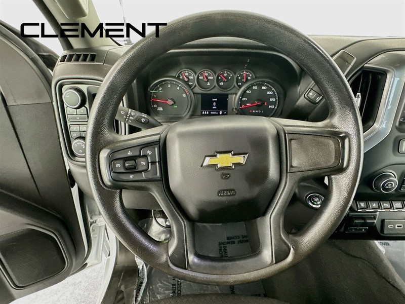 Chevrolet Silverado 2500HD Vehicle Full-screen Gallery Image 15