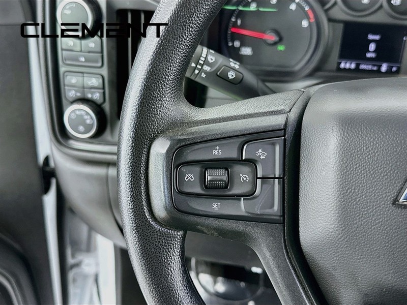 Chevrolet Silverado 2500HD Vehicle Full-screen Gallery Image 16