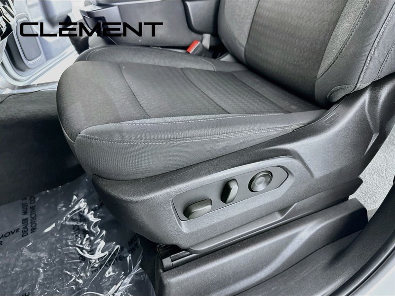 Chevrolet Silverado 2500HD Vehicle Full-screen Gallery Image 26