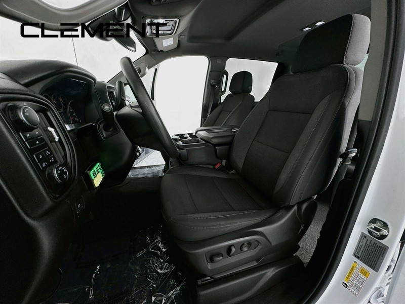 Chevrolet Silverado 2500HD Vehicle Full-screen Gallery Image 27