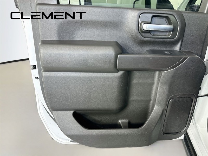 Chevrolet Silverado 2500HD Vehicle Full-screen Gallery Image 28