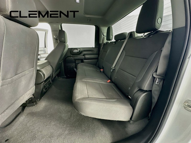 Chevrolet Silverado 2500HD Vehicle Full-screen Gallery Image 29