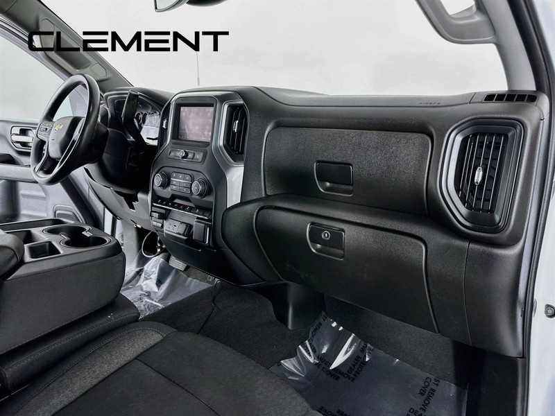 Chevrolet Silverado 2500HD Vehicle Full-screen Gallery Image 31