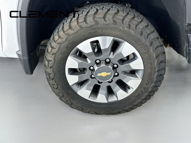 Chevrolet Silverado 2500HD Vehicle Full-screen Gallery Image 33