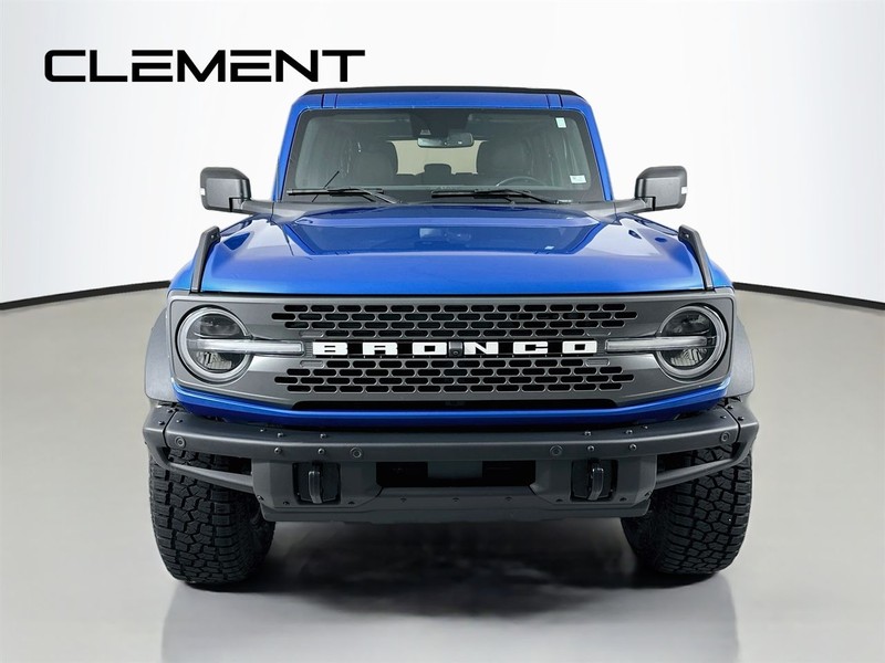 Ford Bronco Vehicle Full-screen Gallery Image 3