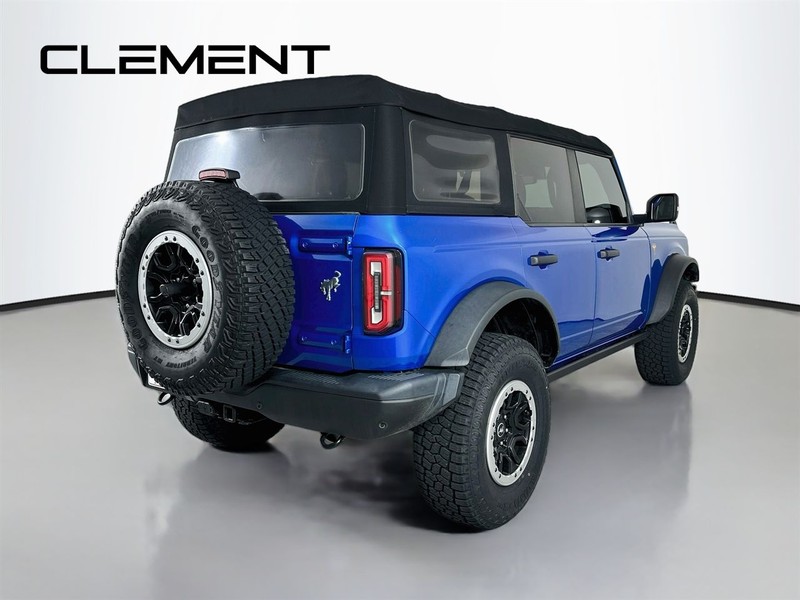 Ford Bronco Vehicle Full-screen Gallery Image 7