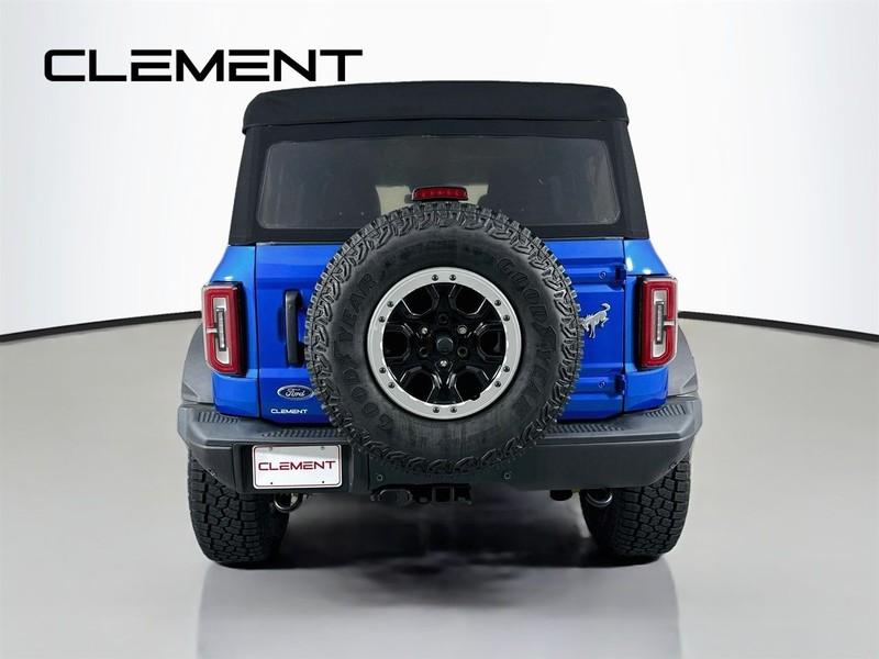 Ford Bronco Vehicle Full-screen Gallery Image 8