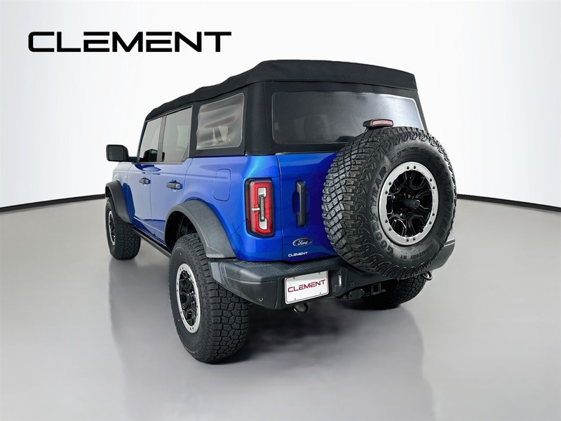 Ford Bronco Vehicle Full-screen Gallery Image 10