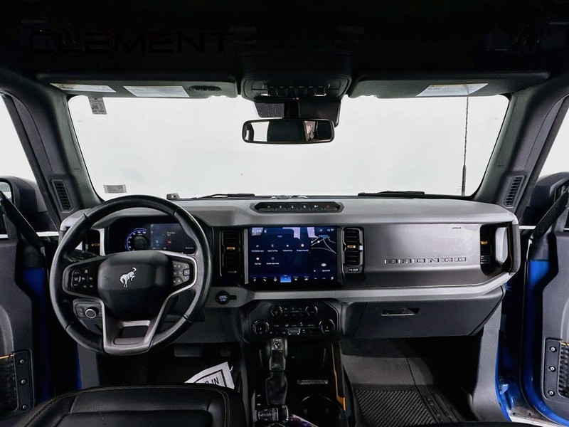 Ford Bronco Vehicle Full-screen Gallery Image 12