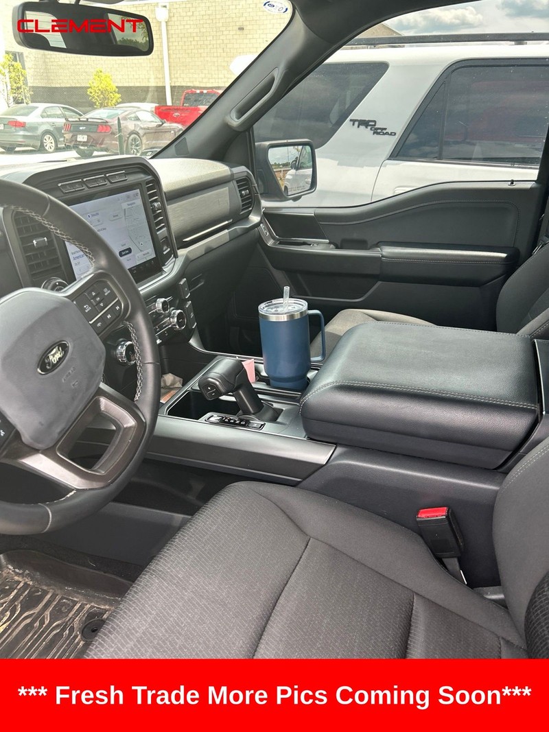 Ford F-150 Vehicle Full-screen Gallery Image 3